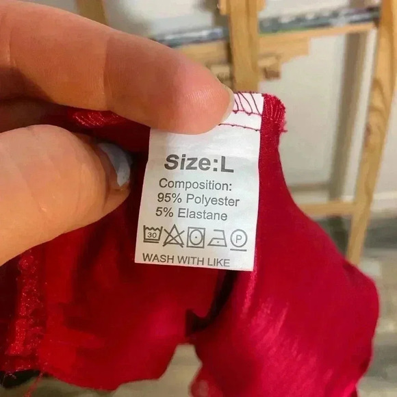 Red slip top lace accents size large - Picture 2 of 4